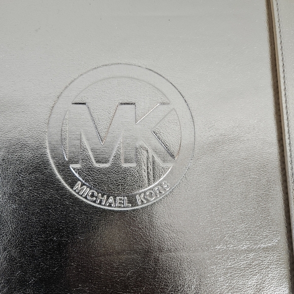 Michael Kors Black and Brown All over Print Leather iPad case Gold tone Hardware - Picture 6 of 6